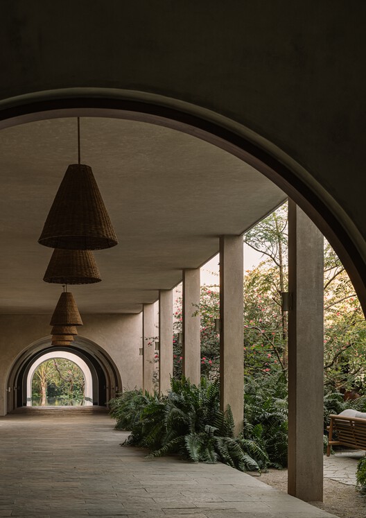DUA Villa / Architecture BRIO DUA Villa / Architecture BRIO - Interior Photography, Arch, Column, Concrete, Arcade