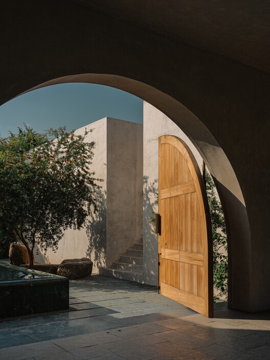 DUA Villa / Architecture BRIO DUA Villa / Architecture BRIO - Interior Photography, Arch, Concrete, Arcade