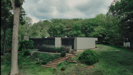 Restoring Views at Neutra’s Corwin House with Sky-Frame Restoring Views at Neutra’s Corwin House with Sky-Frame - Image 2 of 18