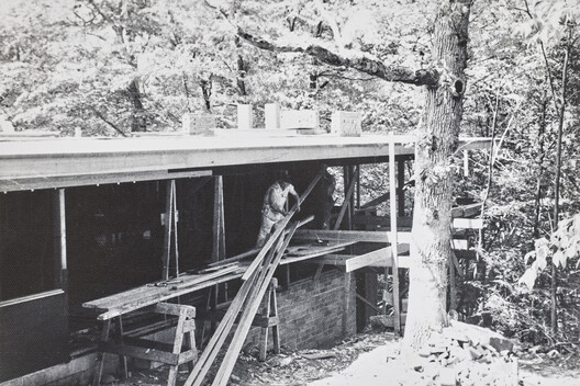 Restoring Views at Neutra’s Corwin House with Sky-Frame Restoring Views at Neutra’s Corwin House with Sky-Frame - Image 4 of 18