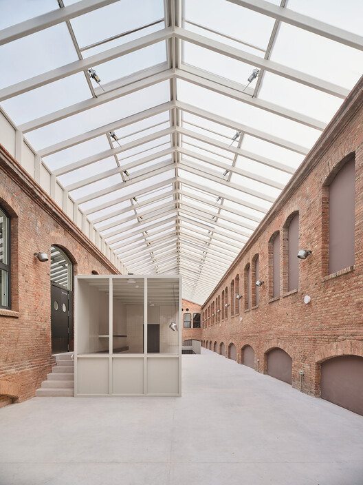 Civic Campus Sallarès Deu / JAAS - More Images