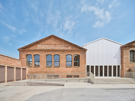 Campus Cívico Sallarès Deu / JAAS - Fotografía exterior