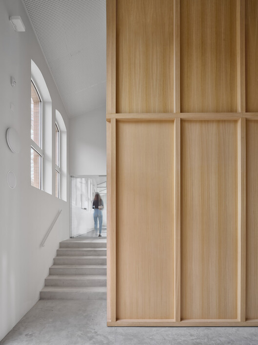 Campus Cívico Sallarès Deu / JAAS - Fotografía interior, Escaleras, Madera