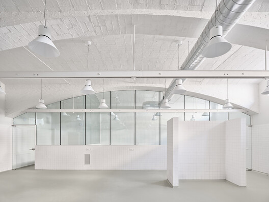 Campus Cívico Sallarès Deu / JAAS - Fotografía interior, Vidrio