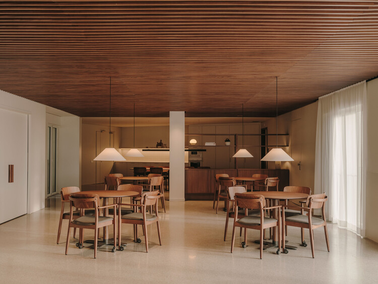 Mirador de Gràcia / Miriam Castells - Interior Photography, Healthcare Interiors, Table, Lighting, Chair