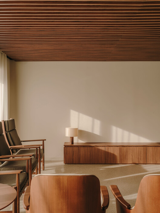 Mirador de Gràcia / Miriam Castells Mirador de Gràcia / Miriam Castells - Interior Photography, Wood, Chair