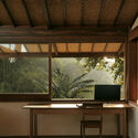 Legombang Treehouse / Cave Urban - Fotografía interior, Madera, Fijación Vigas