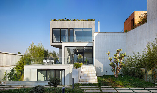 Companion Villa / AsNow Design & Construct Companion Villa / AsNow Design & Construct - Fotografía exterior, Balcón