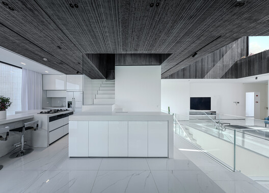 Companion Villa / AsNow Design & Construct Companion Villa / AsNow Design & Construct - Fotografía interior, Cocina, Encimera, Vidrio
