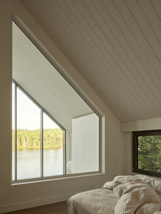 Wild Pond Villa / L. McComber  - Interior Photography, Bedroom, Wood, Glass