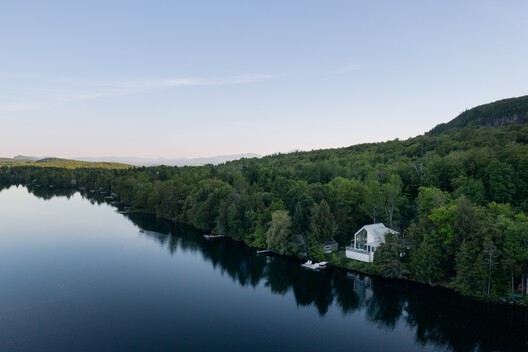 Wild Pond Villa / L. McComber  - Image 19 of 21