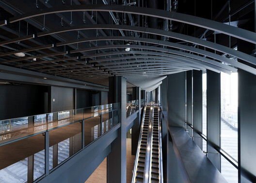 Yokohama BUNTAI Multipurpose Hub / AZUSA SEKKEI CO., Ltd. + ArchiBox Co., Ltd. + TAISEI DESIGN Planners Architects & Engineers Yokohama BUNTAI Multipurpose Hub / AZUSA SEKKEI CO., Ltd. + ArchiBox Co., Ltd. + TAISEI DESIGN Planners Architects & Engineers - Image 16 of 24