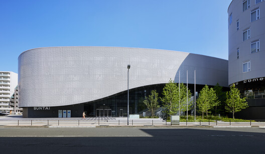 Yokohama BUNTAI Multipurpose Hub / AZUSA SEKKEI CO., Ltd. + ArchiBox Co., Ltd. + TAISEI DESIGN Planners Architects & Engineers Yokohama BUNTAI Multipurpose Hub / AZUSA SEKKEI CO., Ltd. + ArchiBox Co., Ltd. + TAISEI DESIGN Planners Architects & Engineers - Exterior Photography, Concrete