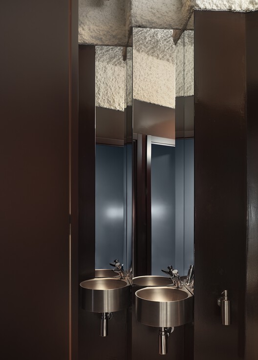Martha Tavern / CODOO STUDIO Martha Tavern / CODOO STUDIO - Interior Photography, Bathroom, Glass, Sink