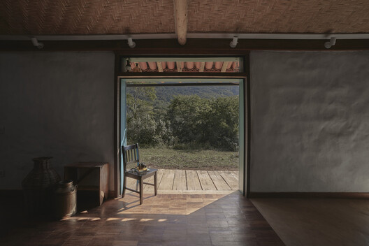 Casa Ibitipoca / Gávea Arquitetos - 室内图, 木头, 椅子