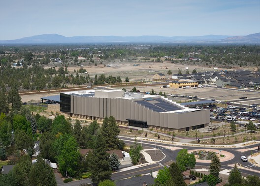 Biblioteca Central en Stevens Ranch / Miller Hull Partnership + Steele Associates Architects Biblioteca Central en Stevens Ranch / Miller Hull Partnership + Steele Associates Architects - Fotografía exterior, Concreto