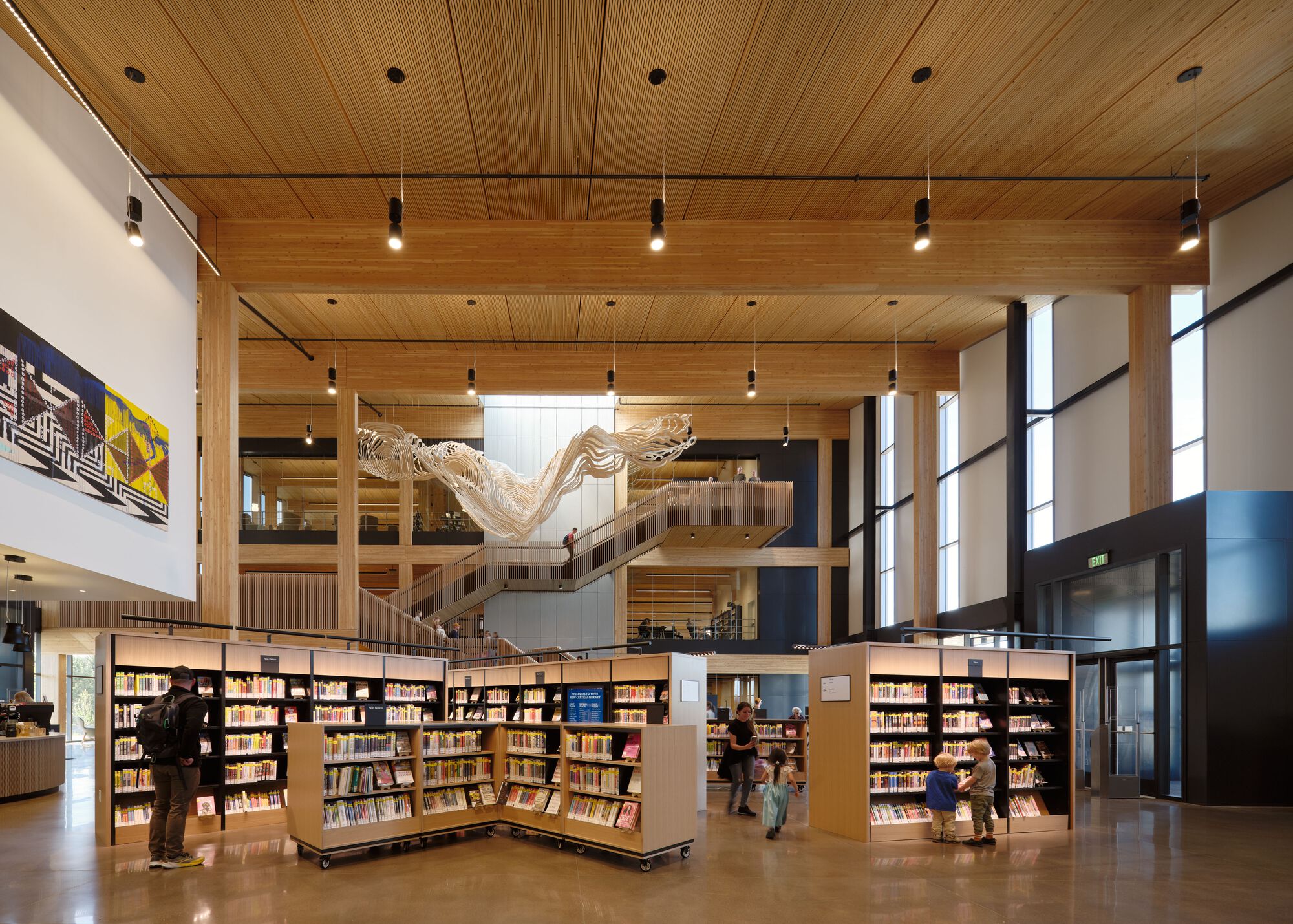 Una biblioteca de madera masiva en Oregón propone que leer, crear y trabajar compartan 100.000 pies cuadrados, vista 5