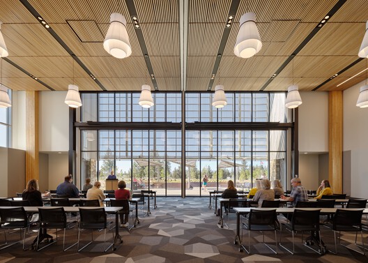 Biblioteca Central en Stevens Ranch / Miller Hull Partnership + Steele Associates Architects Biblioteca Central en Stevens Ranch / Miller Hull Partnership + Steele Associates Architects - Fotografía interior, Comedor, Sillas