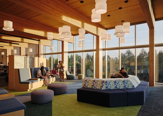 Biblioteca Central en Stevens Ranch / Miller Hull Partnership + Steele Associates Architects Biblioteca Central en Stevens Ranch / Miller Hull Partnership + Steele Associates Architects - Fotografía interior, Sala de estar, Sillas