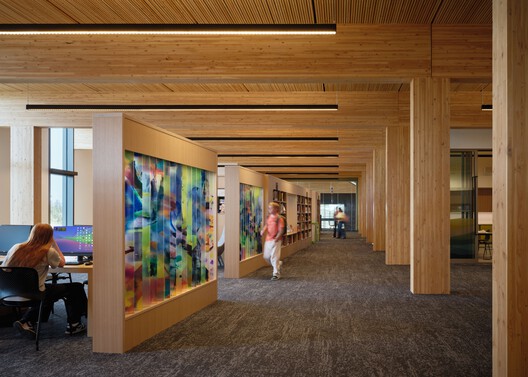 Biblioteca Central en Stevens Ranch / Miller Hull Partnership + Steele Associates Architects Biblioteca Central en Stevens Ranch / Miller Hull Partnership + Steele Associates Architects - Fotografía interior, Madera, Vidrio