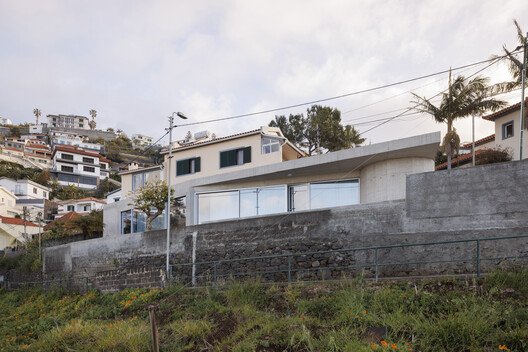 Casa Loungueira / Pontoatelier Casa Loungueira / Pontoatelier - Fotografia de Exterior, Concreto, Balcão