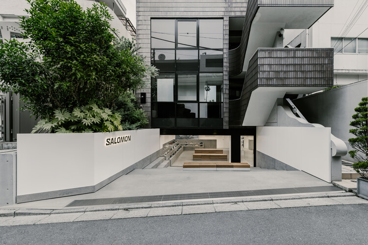 Tienda SALOMON MINAMIAOYAMA / kooo architects - Imagen 2 de 22