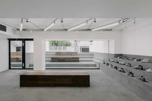 SALOMON Store MINAMIAOYAMA / kooo architects SALOMON Store MINAMIAOYAMA / kooo architects - Interior Photography