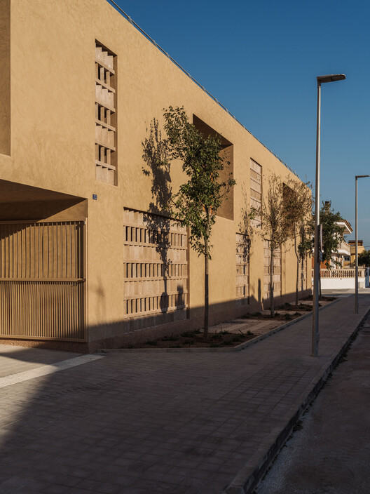 Son Ferriol Health Centre / LaBoqueria - Exterior Photography, Concrete