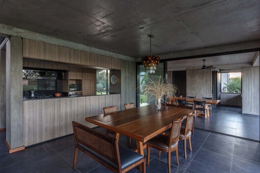 Casa CCLM 280 / Barbalaco Arquitectos Casa CCLM 280 / Barbalaco Arquitectos - Fotografia de Interiores, Madeira, Cadeira, Viga