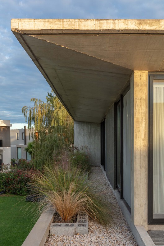 Casa CCLM 280 / Barbalaco Arquitectos Casa CCLM 280 / Barbalaco Arquitectos - Fotografia de Exterior, Concreto
