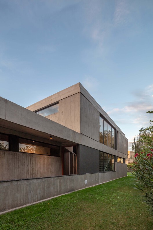 Casa CCLM 280 / Barbalaco Arquitectos Casa CCLM 280 / Barbalaco Arquitectos - Fotografia de Exterior, Concreto