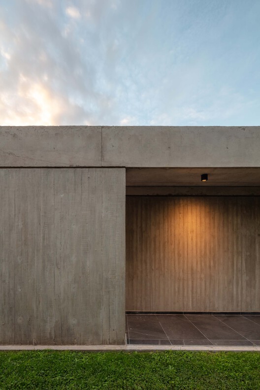 Casa CCLM 280 / Barbalaco Arquitectos Casa CCLM 280 / Barbalaco Arquitectos - Fotografia de Exterior, Concreto