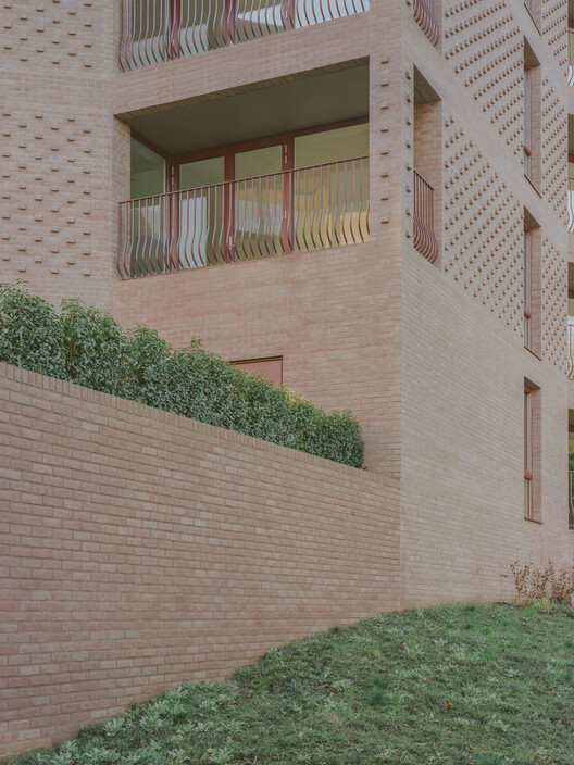 Lion Green Road by Mary Duggan Architects and RUFFARCHITECTS Wins RIBA Stirling Prize 2026 Lion Green Road by Mary Duggan Architects and RUFFARCHITECTS Wins RIBA Stirling Prize 2026 - Image 6 of 9
