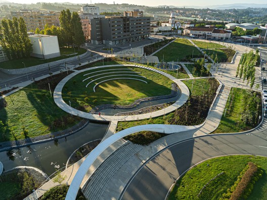 Gondomar Urban Park / Paulo Merlini arquitetos Gondomar Urban Park / Paulo Merlini arquitetos - Exterior Photography, Garden