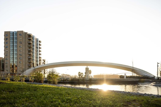 Gondomar Urban Park / Paulo Merlini arquitetos Gondomar Urban Park / Paulo Merlini arquitetos - Exterior Photography, Waterfront, Arch