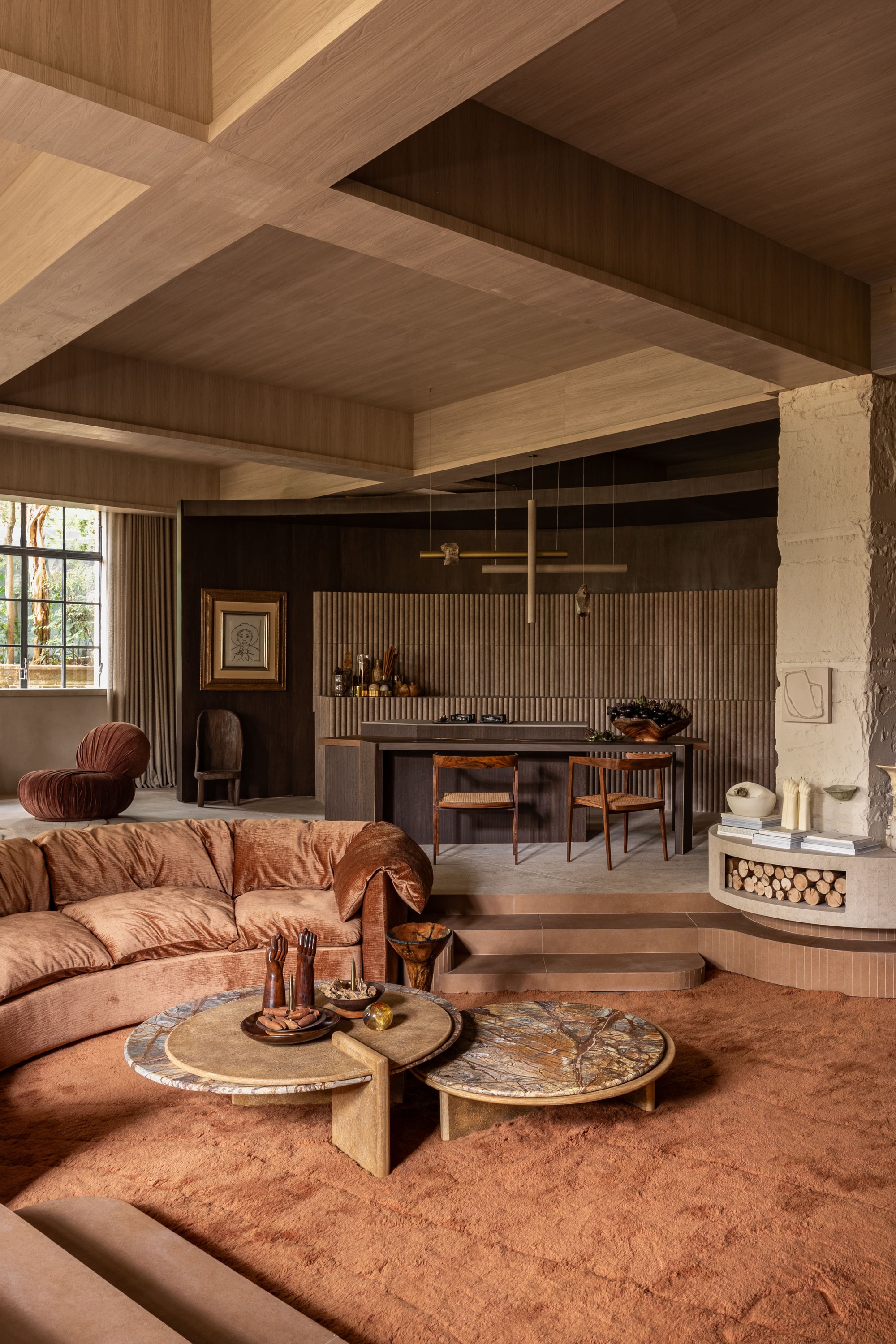 Casa MAGMA explora en São Paulo una domesticidad de curvas, textura y tonos tierra, vista 3