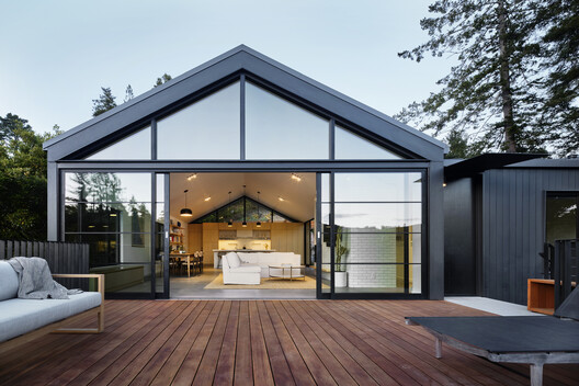 Courtyard House / Hennessey Architecture Courtyard House / Hennessey Architecture - Exterior Photography, Door, Deck