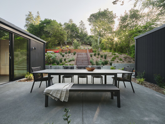 Courtyard House / Hennessey Architecture Courtyard House / Hennessey Architecture - Exterior Photography, Table, Garden, Chair, Patio, Courtyard