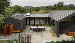 Courtyard House / Hennessey Architecture