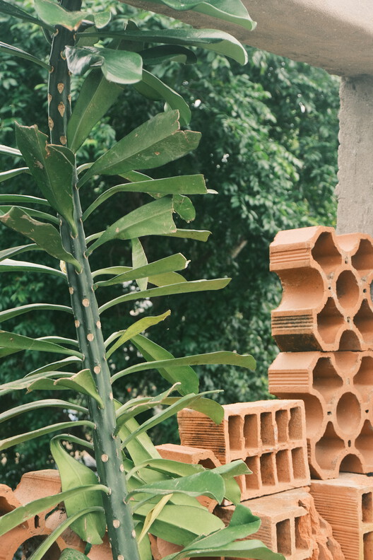 Process as Practice: Building with Reclaimed Materials on Tarkwa Bay, Lagos - Image 9 of 18