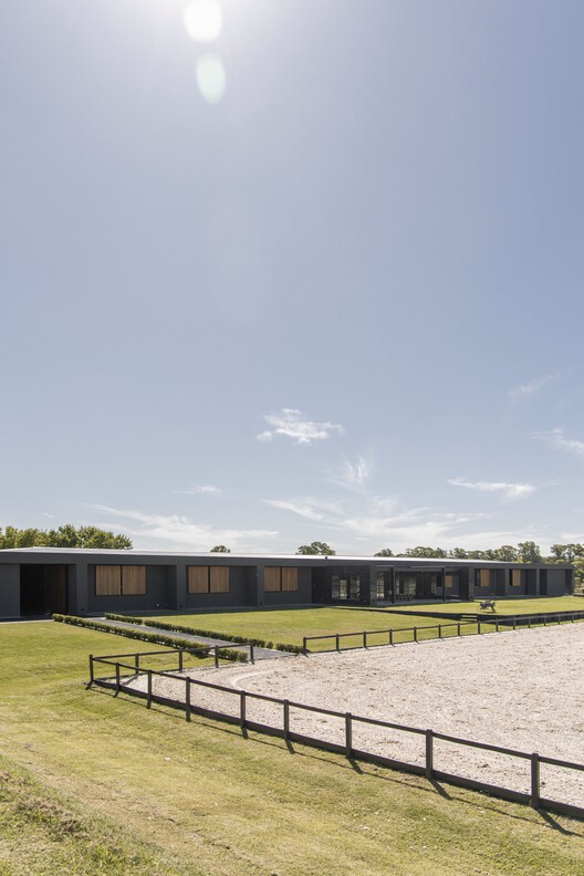 Granja Montana / Estudio Balzano - Imagen 6 de 12