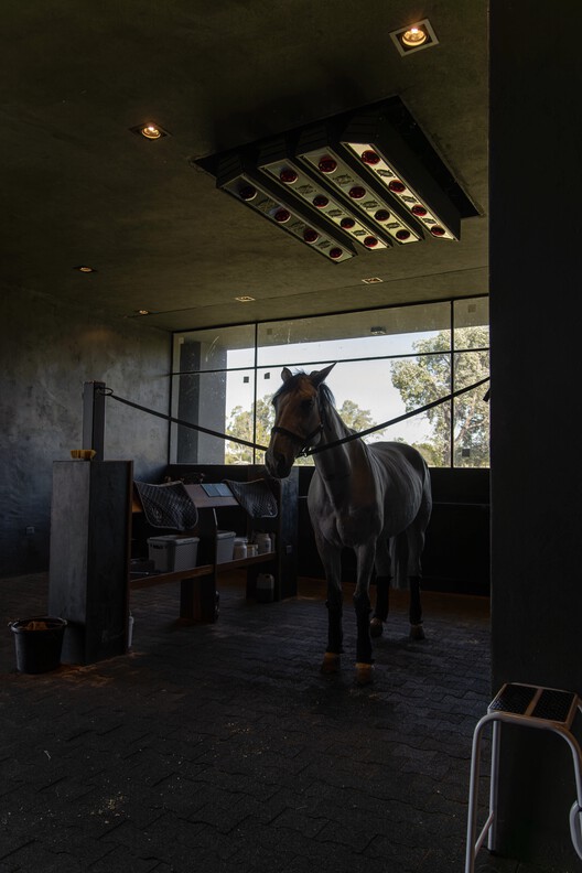 Montana Farm / Estudio Balzano Montana Farm / Estudio Balzano - Interior Photography, Glass