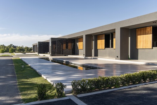 Montana Farm / Estudio Balzano Montana Farm / Estudio Balzano - Exterior Photography, Concrete, Courtyard
