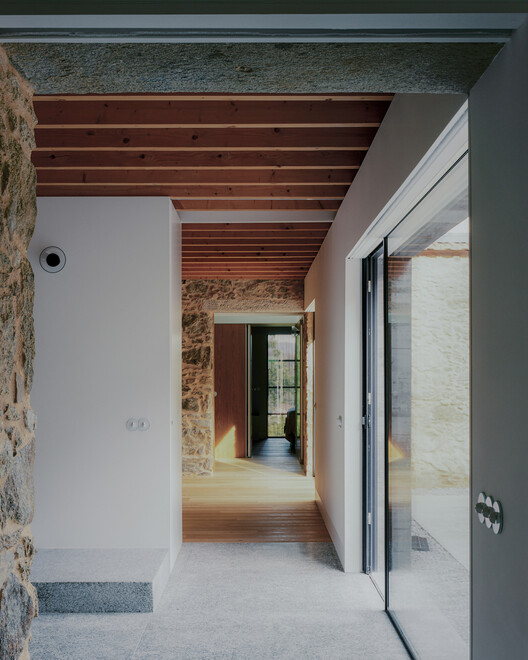 House in Santa Maria da Feira / Branco-DelRio Arquitectos House in Santa Maria da Feira / Branco-DelRio Arquitectos - Image 9 of 16