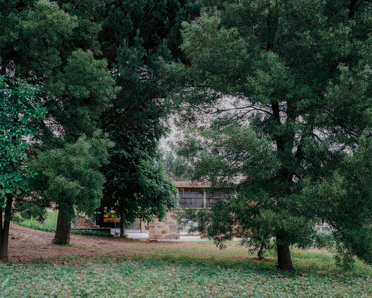 House in Santa Maria da Feira / Branco-DelRio Arquitectos House in Santa Maria da Feira / Branco-DelRio Arquitectos - Exterior Photography, Garden