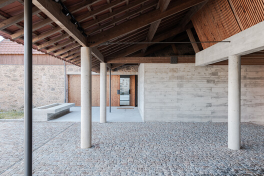 House in Santa Maria da Feira / Branco-DelRio Arquitectos House in Santa Maria da Feira / Branco-DelRio Arquitectos - Image 8 of 16