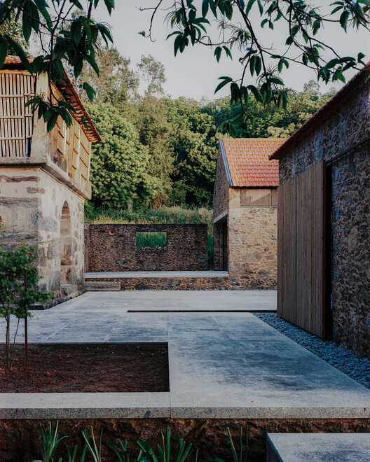 House in Santa Maria da Feira / Branco-DelRio Arquitectos House in Santa Maria da Feira / Branco-DelRio Arquitectos - Exterior Photography, Brick