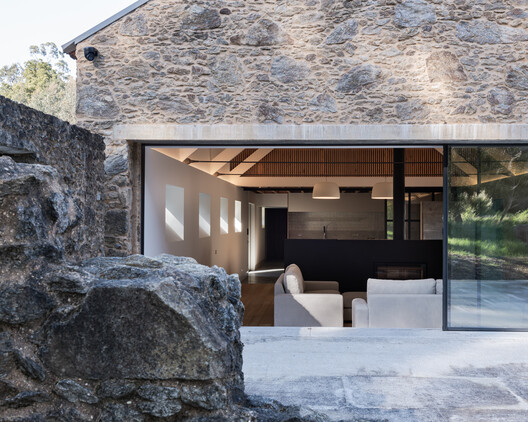 House in Santa Maria da Feira / Branco-DelRio Arquitectos House in Santa Maria da Feira / Branco-DelRio Arquitectos - Image 7 of 16
