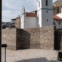 Piódão Plaza and Tourist Office / Branco-DelRio Arquitectos - Community 