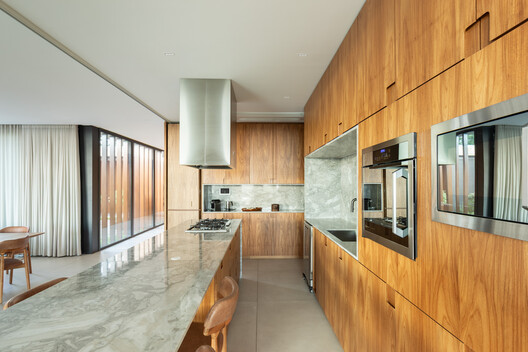 FG House / Oficina Conceito Arquitetura FG House / Oficina Conceito Arquitetura - Interior Photography, Kitchen, Wood, Countertop, Glass